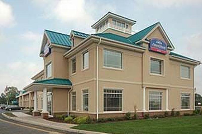 Howard Johnson By Wyndham Toms River Exteriör bild